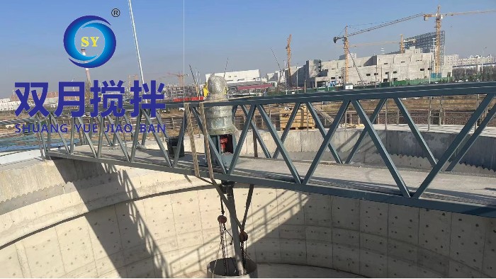 中心傳動(dòng)刮泥機(jī)操作過(guò)程中需要注意些什么問(wèn)題